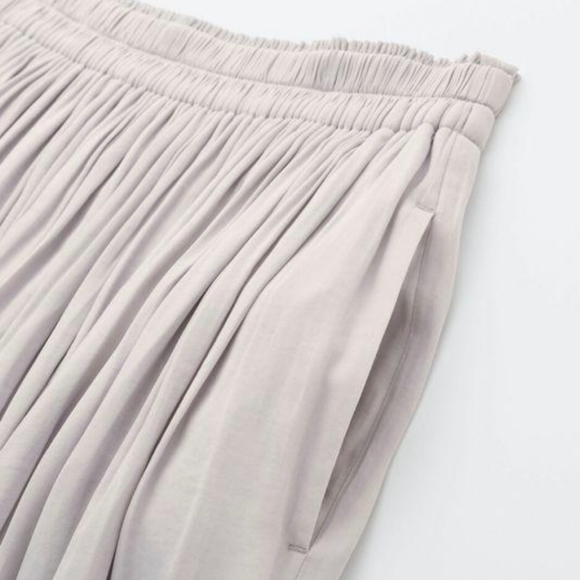 Uniqlo Gather Skirt - Picture 4 of 6